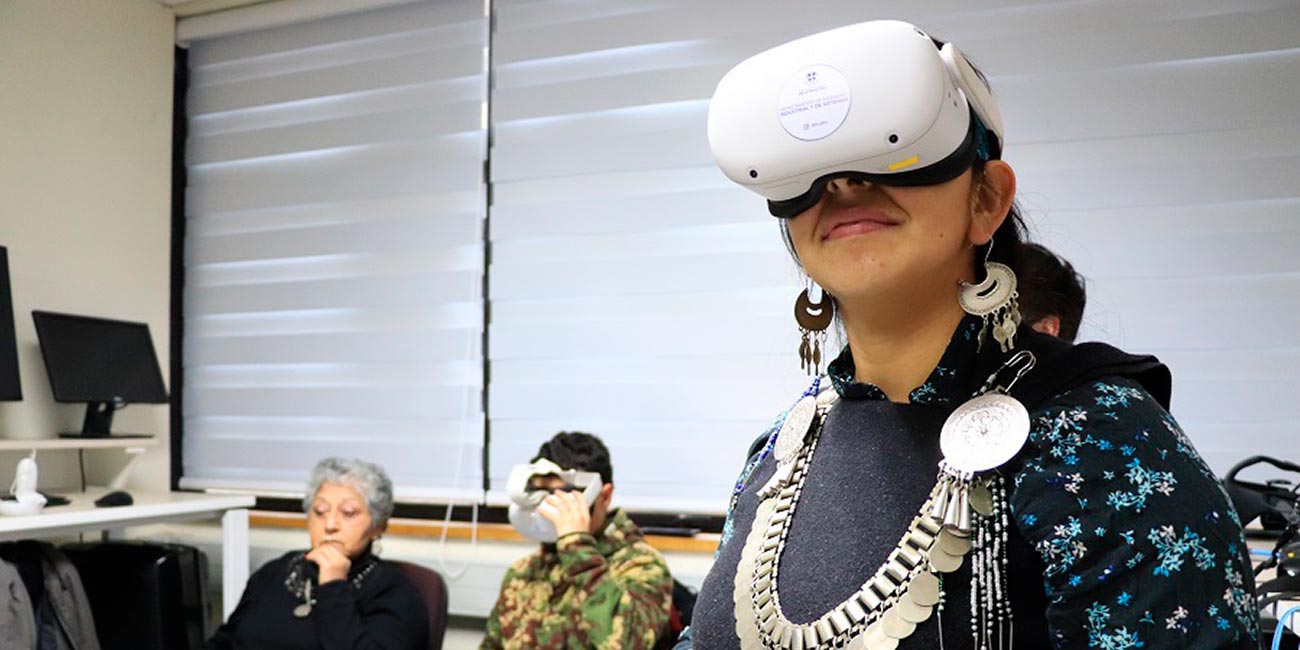 Monitoras de gestión cultural vivieron experiencias de inmersión en realidad virtual en la UFRO